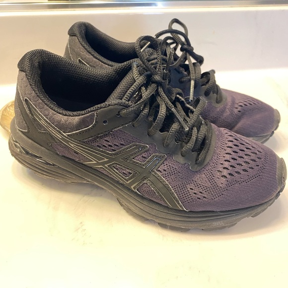 ASICS woman’s snickers size 6 - Picture 4 of 7